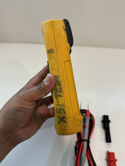 FLUKE 189 TRUE RMS MULTIMETER W/ LEADS & CLIPS - FREE SHIPPING