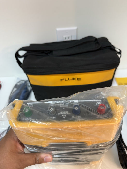 FLUKE 190-204 SCOPEMETER 4CH 200MHZ 2.5GS/S (NEW SEALED) SHIPS FAST - TESTED