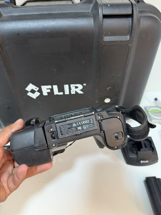 FLIR T420 THERMAL IMAGING CAMERA W/ CHARGER & BATTERIES - FREE SHIPPING (TESTED)