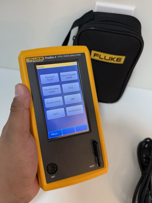 FLUKE PROSIM 4 VITAL SIGNS & ECG SIMULATOR W/ BAG & CHARGER (TESTED) SHIPS FREE