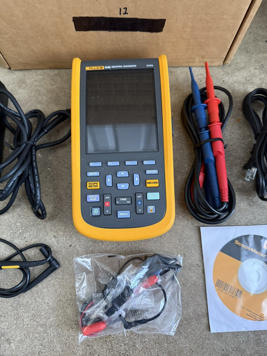 FLUKE 123B INDUSTRIAL SCOPE METER OSCILLOSCOPE 20 MHZ ( FREE SHIPPING )
