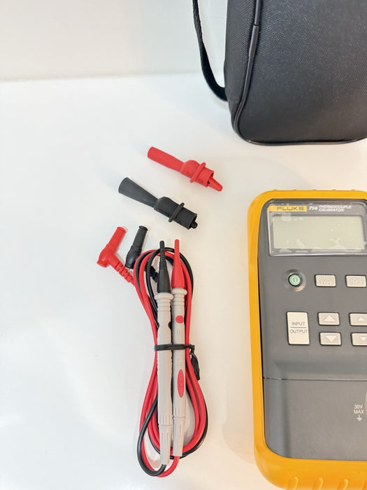 FLUKE 714 THERMOCOUPLE TEMPERATURE CALIBRATOR W/ ACCESSORIES - NEW