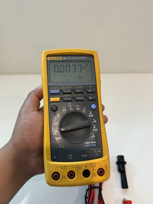 FLUKE 189 TRUE RMS MULTIMETER W/ LEADS & CLIPS - FREE SHIPPING