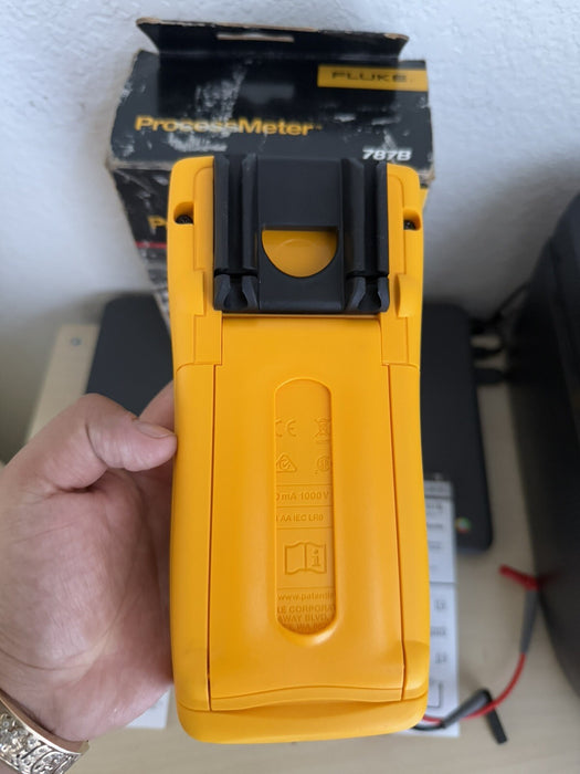 FLUKE 787B PROCESSMETER W/ ACCESSORIES & LEADS - FREE SHIPPING