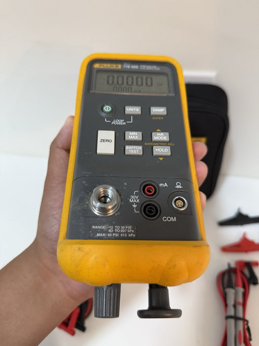 FLUKE 718 30G PRESSURE CALIBRATOR W/ ACCESSORIES (TESTED) SHIPS FREE