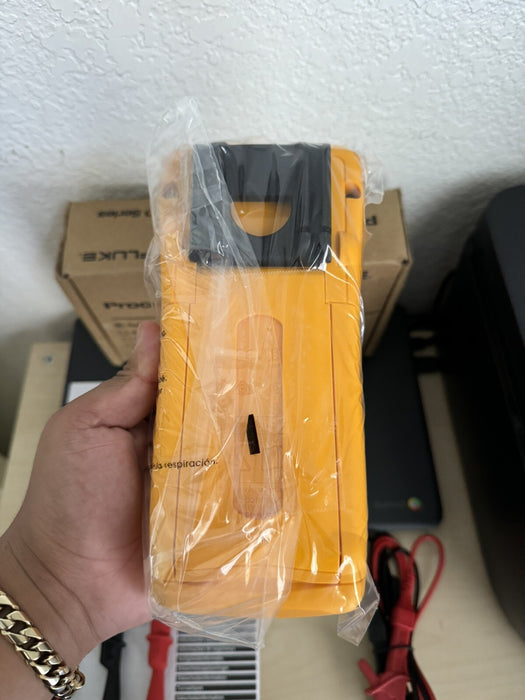 FLUKE 724 TEMPERATURE CALIBRATOR / NEW SEALED - FREE SHIPPING