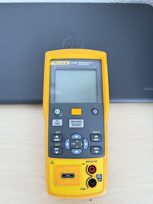 FLUKE 714B THERMOCOUPLE TEMPERATURE CALIBRATOR (PARTS ONLY) DOESNT WORK