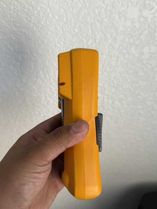 FLUKE 117 TRUE RMS MULTIMETER W/ NEW TL75 - SHIPS FAST