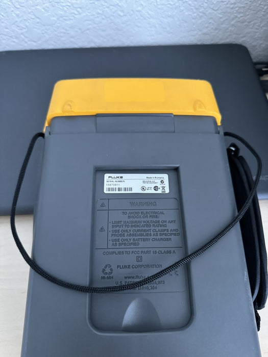 FLUKE 225C SCOPE METER OSCILLOSCOPE W / NEW TLK225 LEAD KIT-FREE SHIPPING