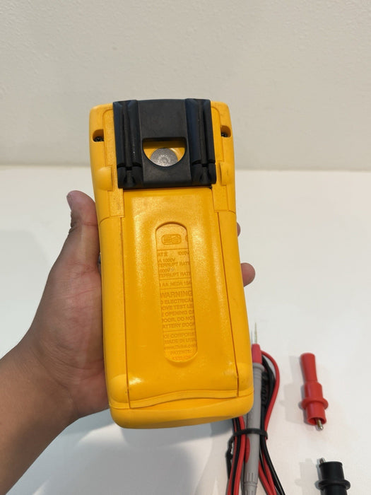 FLUKE 189 TRUE RMS MULTIMETER W/ LEADS & CLIPS - FREE SHIPPING