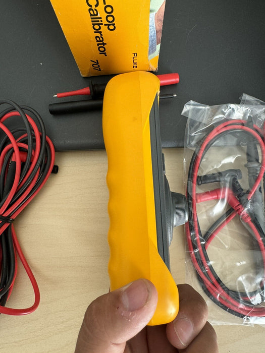 FLUKE 707 LOOP CALIBRATOR W/ ACCESSORIES - FREE SHIPPING