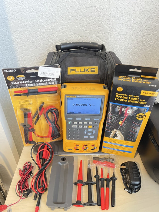 Fluke 754 Documenting Process Calibrator with HART Communication W/ NÉW TL220