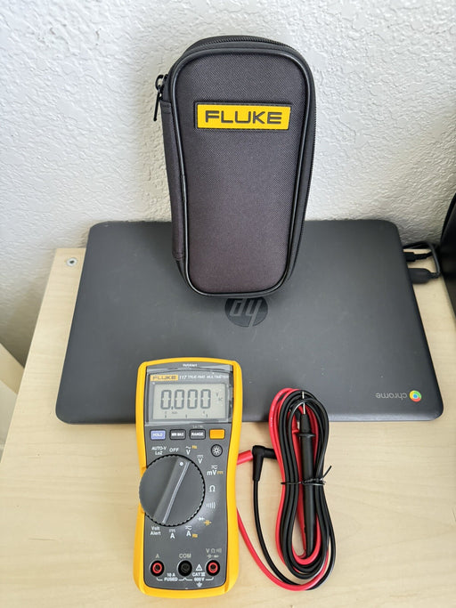 FLUKE 117 DIGITAL MULTIMETER W/ INTEGRATED VOLTAGE DETECTION W/BAG & LEADS - NEW