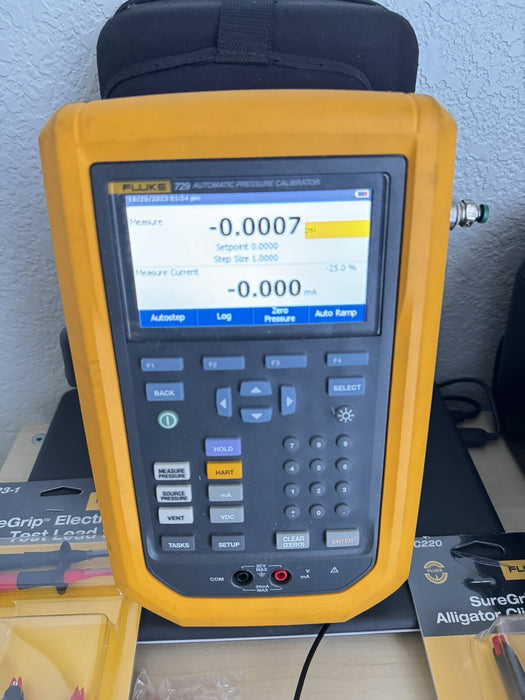 FLUKE 729 AUTOMATIC PRESSURE CALIBRATOR W/ NEW LEADS AND CASE (SHIPS NEXT DAY)