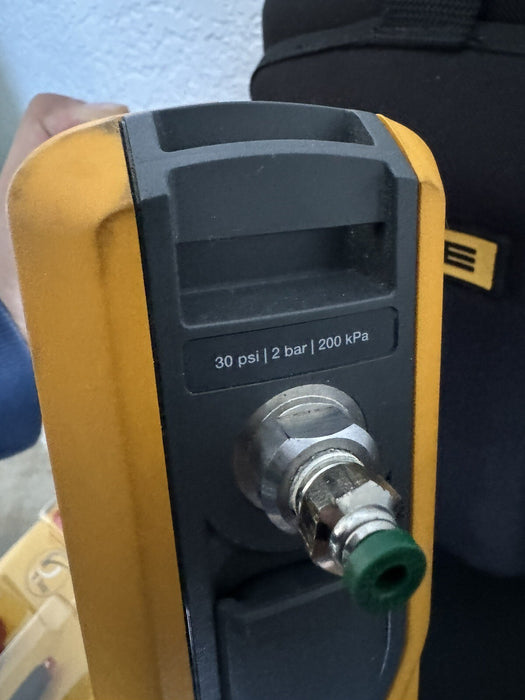 FLUKE 729 AUTOMATIC PRESSURE CALIBRATOR W/ NEW LEADS AND CASE (SHIPS NEXT DAY)