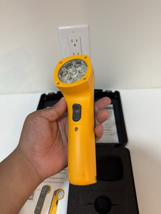 FLUKE 820-2 LED STROBOSCOPE W/ CASE & ACCESSORIES (NEW) SHIPS FREE