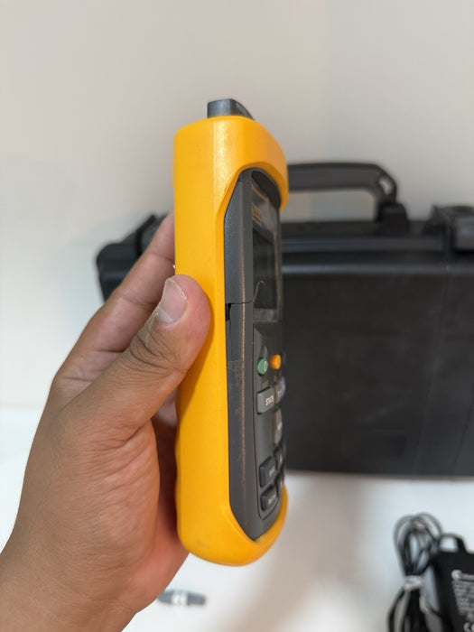 FLUKE 1523 REFERENCE THERMOMETER W/ PROBE & CASE (CALIBRATED 2023) TESTED