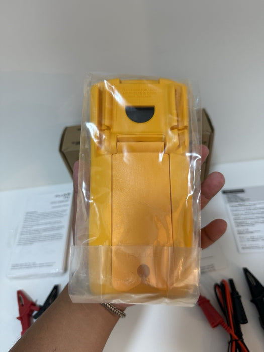 FLUKE 712 RTD CALIBRATOR (NEW FACTORY SEALED) SHIPS FAST - FREE SHIPPING (RARE)