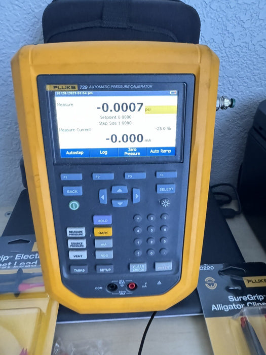 FLUKE 729 AUTOMATIC PRESSURE CALIBRATOR W/ NEW LEADS AND CASE (SHIPS NEXT DAY)