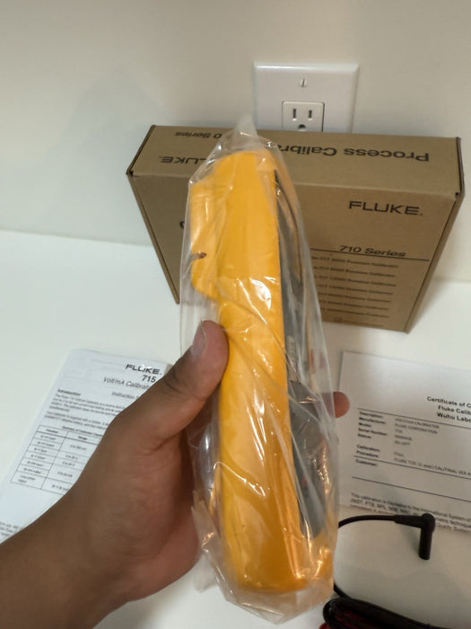 FLUKE 715 VOLT/MA CALIBRATOR (NEW FACTORY SEALED)CALIBRATED 2024 - FREE SHIPPING