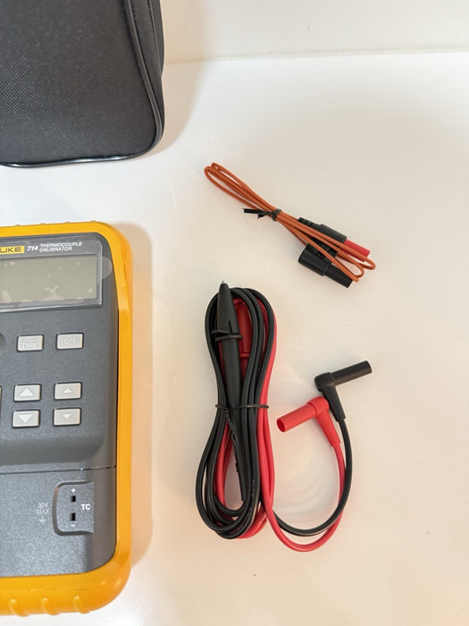 FLUKE 714 THERMOCOUPLE TEMPERATURE CALIBRATOR W/ ACCESSORIES - NEW