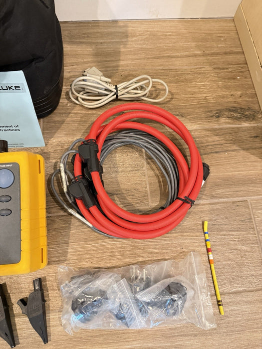 FLUKE 1735 THREE-PHASE POWER LOGGER W/ PROBES & CASE & CHARGER - FREE SHIPPING