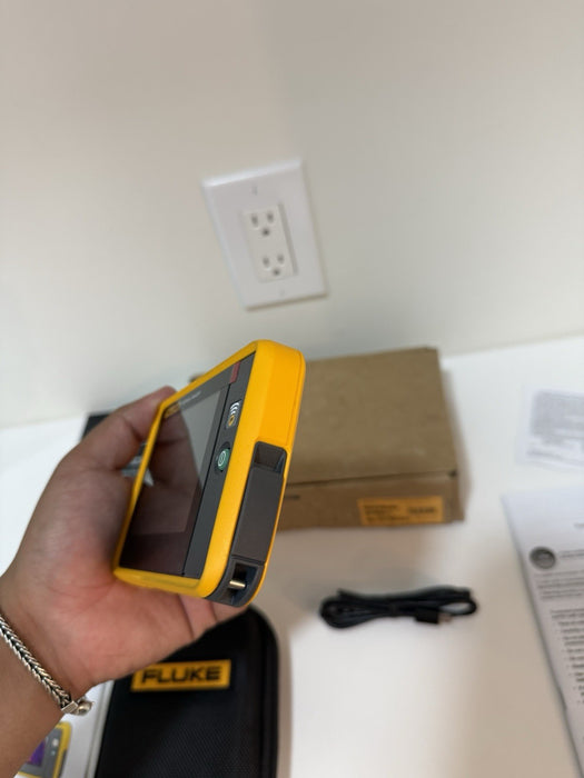 FLUKE PTi120 PORTABLE THERMAL IMAGER W/ ACCESSORIES (NEW FACTORY SEALED) NEW