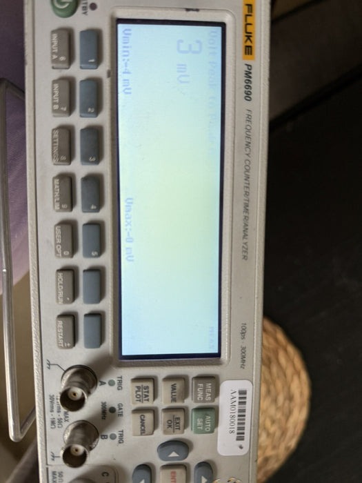 FLUKE PM6690 2.7 GHZ FREQUENCY COUNTER/TIMER ANALYZER - FREE SHIPPING