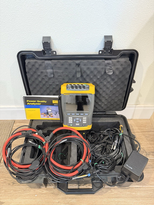 FLUKE 435 SERIES THREE PHASE POWER QUALITY & ENERGY ANALYZER W/ ROLLING CASE