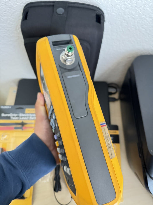 FLUKE 729 AUTOMATIC PRESSURE CALIBRATOR W/ NEW LEADS AND CASE (SHIPS NEXT DAY)