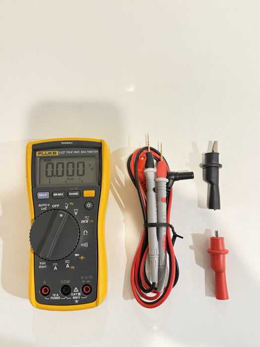 FLUKE 117 TRUE RMS MULTIMETER W/LEADS & CLIPS (TESTED) SHIPS FAST