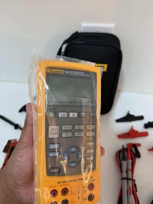 FLUKE 725 MULTIFUNCTION PROCESS CALIBRATOR W/ ACCESSORIES (NEW SEALED)