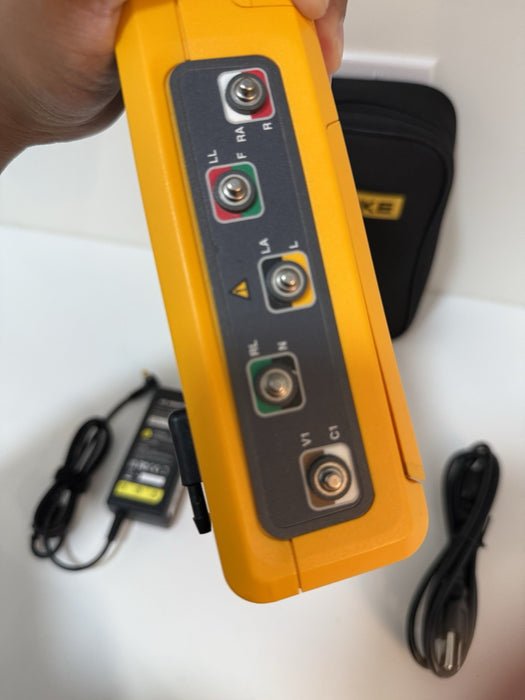 FLUKE PROSIM 4 VITAL SIGNS & ECG SIMULATOR W/ BAG & CHARGER (TESTED) SHIPS FREE