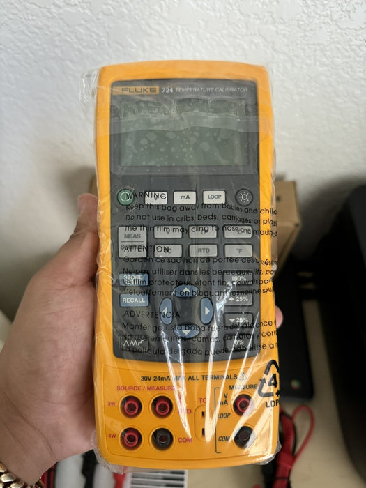 FLUKE 724 TEMPERATURE CALIBRATOR / NEW SEALED - FREE SHIPPING