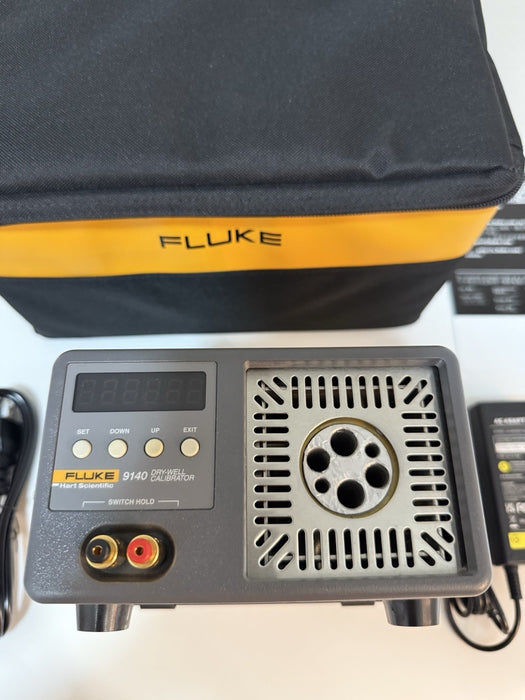 FLUKE 9140 DRY-WELL CALIBRATOR W/BAG & CHARGER (TESTED) SHIPS FAST