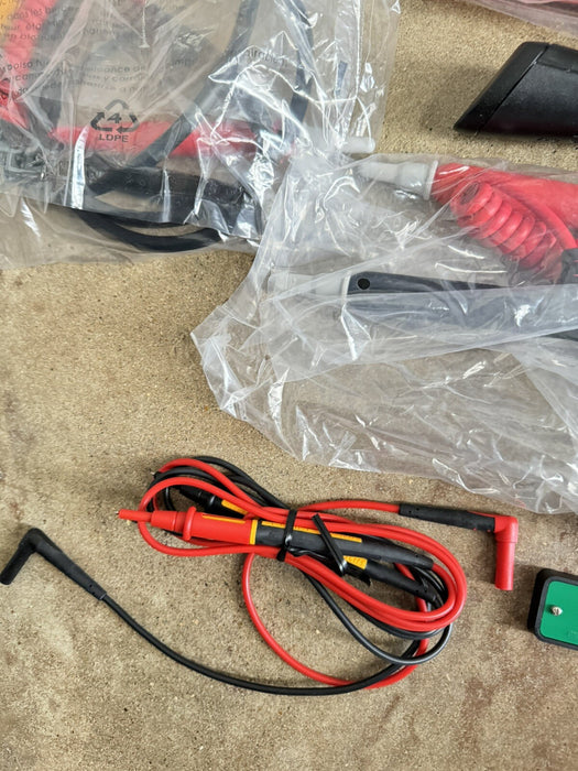 FLUKE BT520 BATTERY ANALYZER KIT / NEW SEALED - FREE SHIPPING