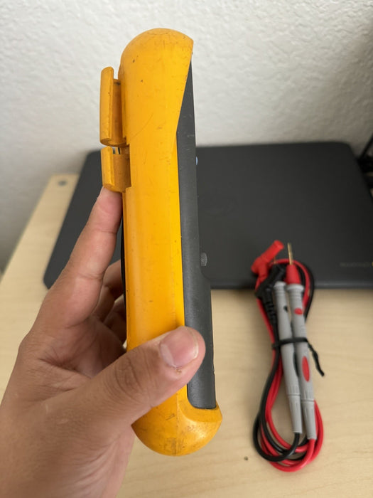 FLUKE 787 PROCESSMETER W/LEADS (SHIPS FAST) FREE SHIPPING