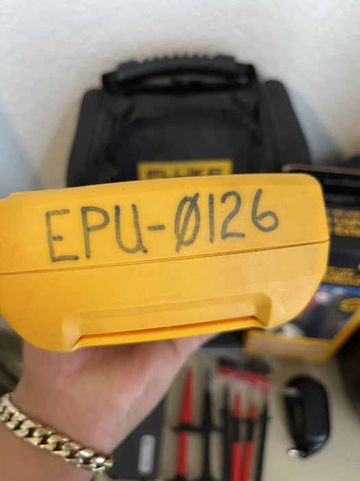 Fluke 754 Documenting Process Calibrator with HART Communication W/ NÉW TL220