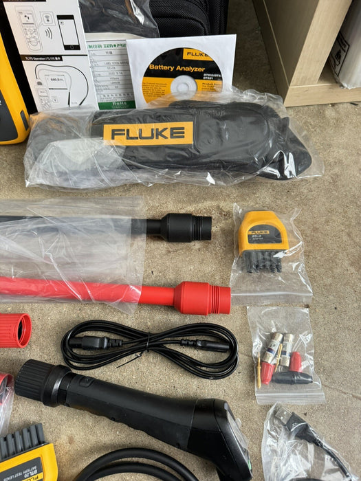 FLUKE BT520 BATTERY ANALYZER KIT / NEW SEALED - FREE SHIPPING