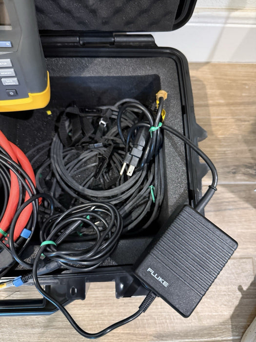 FLUKE 435 SERIES THREE PHASE POWER QUALITY & ENERGY ANALYZER W/ ROLLING CASE