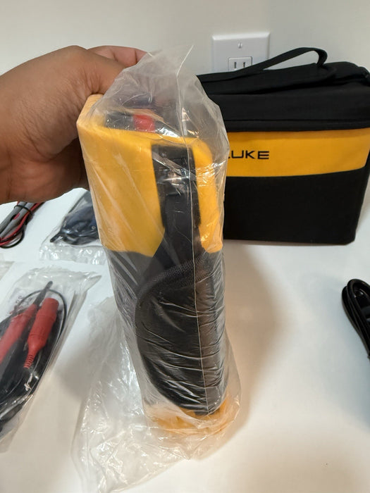 FLUKE 190-204 SCOPEMETER 4CH 200MHZ 2.5GS/S (NEW SEALED) SHIPS FAST - TESTED