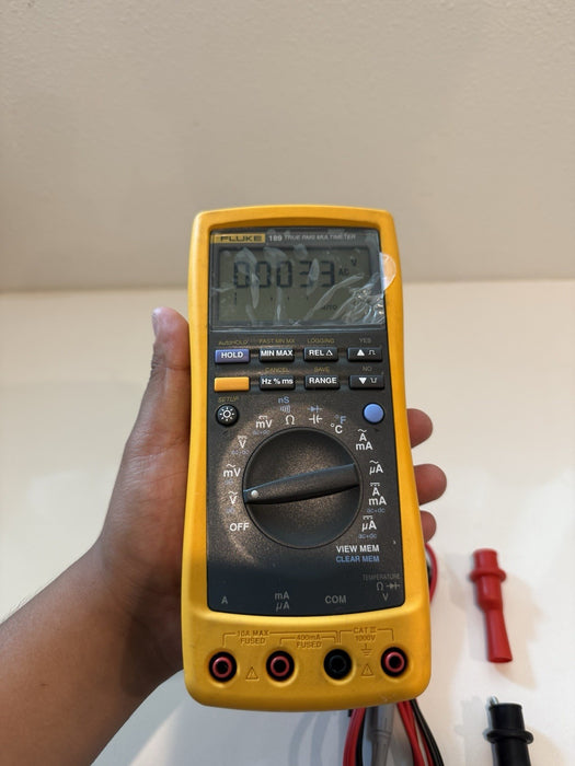 FLUKE 189 TRUE RMS MULTIMETER W/ LEADS & CLIPS - FREE SHIPPING
