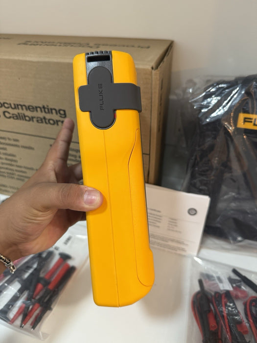 FLUKE 753 DOCUMENTING PROCESS CALIBRATOR (NEW FACTORY SEALED) CALIBRATED 2025