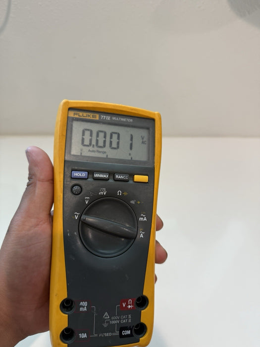 FLUKE 77-IV MULTIMETER (PARTS ONLY) FOR PARTS - SHIPS FAST