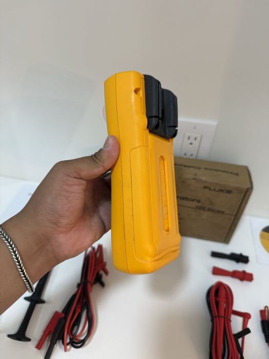 FLUKE 724 TEMPERATURE CALIBRATOR METER / NEW SEALED - FREE SHIPPING (TESTED) NEW