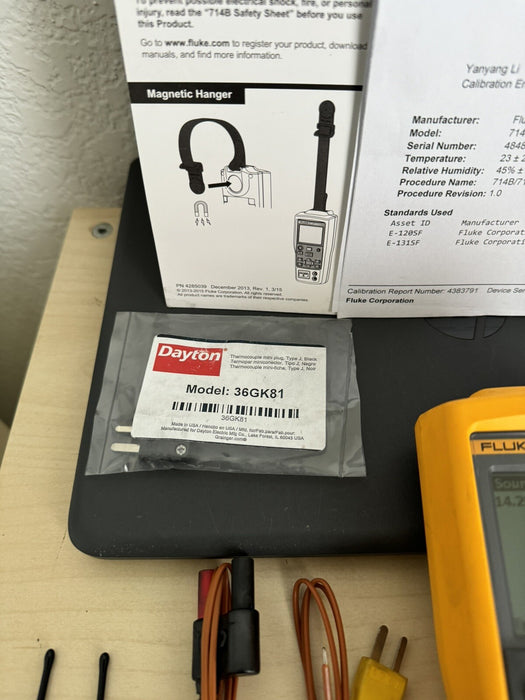 FLUKE 714B THERMOCOUPLE TEMPERATURE  CALIBRATOR / FREE SHIPPING - SHIPS FAST