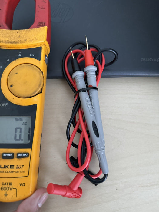 FLUKE 337 TRUE RMS AC/DC CLAMP METER W /LEADS - SHIPS FAST