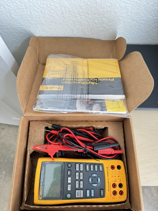 FLUKE 725 MULTIFUNCTION PROCESS CALIBRATOR W / FACTORY BOX -EXCELLENT CONDITION