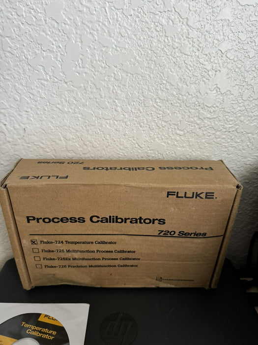 FLUKE 724 TEMPERATURE CALIBRATOR / NEW SEALED - FREE SHIPPING