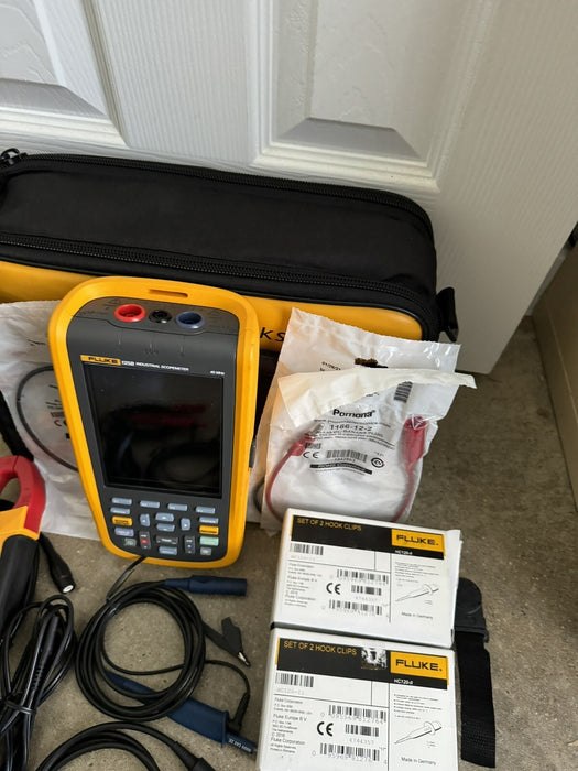 FLUKE 125B/NA INDUSTRIAL SCOPEMETER  40MHz HANDHELD OSCILLOSCOPE 1HZ TO 70HZ